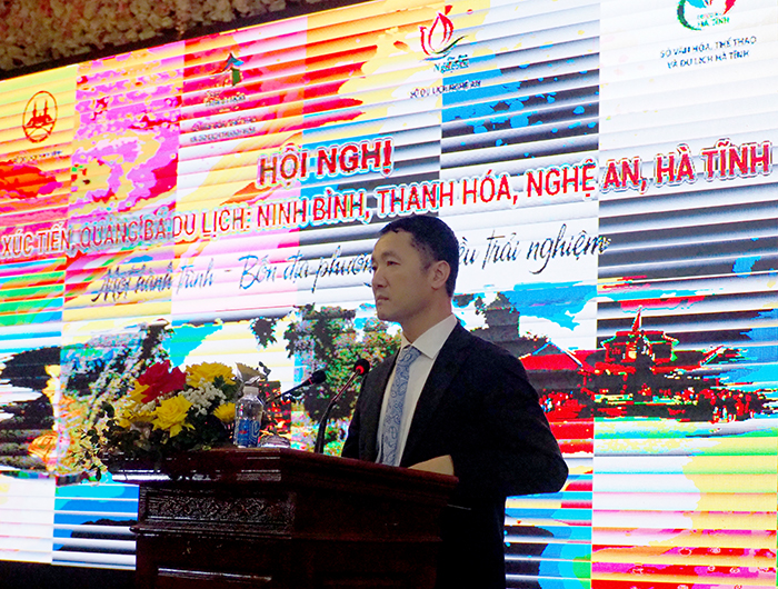  Giám đốc Sở Văn hóa, Thể thao và Du lịch Ninh Bình Bùi Văn Mạnh phát biểu khai mạc hội nghị